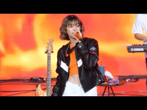 ส้ม มารี (Zom Marie) – FIRE BOY + พูดไม่คิด [Fancam] @ FWD Music Live Fest 2023 | 230528
